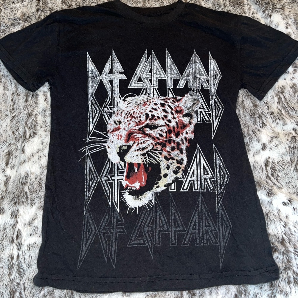 forever 21 women’s graphic tee size s
